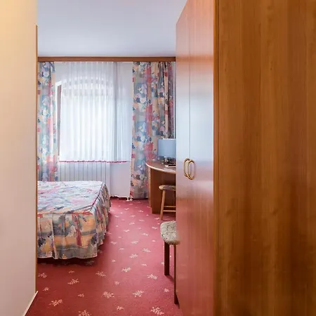 Μοτέλ Finida, Motel, Restavracija In Pivovarna Obrov